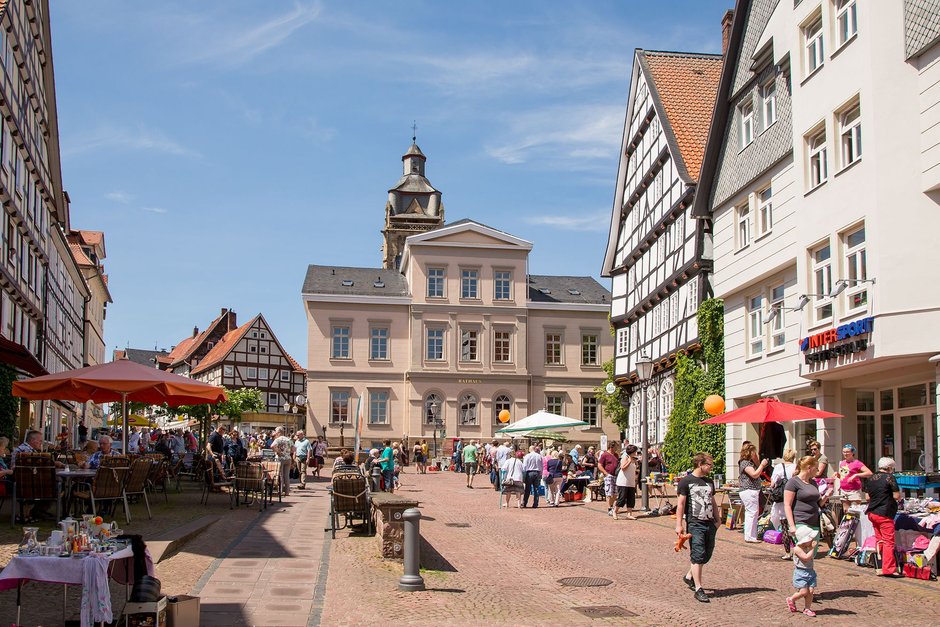 Altstadt mit Fachwerkhäusern in Bad Wildungen Belebte Altstadt mit Fachwerkhäusern in Bad Wildungen